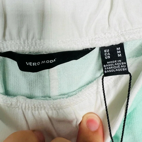 Vero Moda Women’s Green Ombre "Betty" Sweat Shorts Size M High Rise - Picture 8 of 12